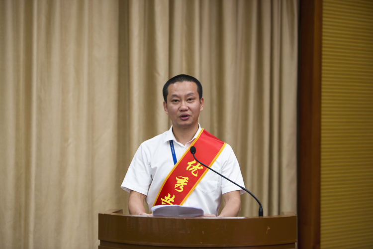謝志煌.jpg
